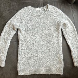 GAP sweater size small.